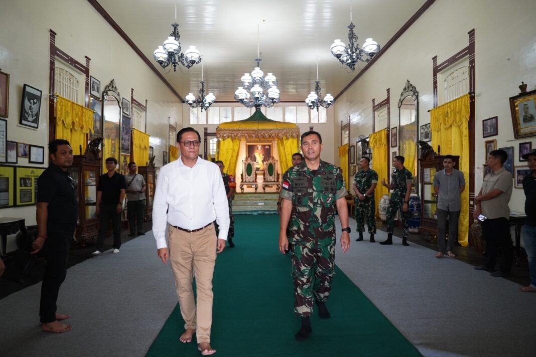Pangdam XII/Tjp Kunjungi Sultan Pontianak Perkuat Silaturahmi