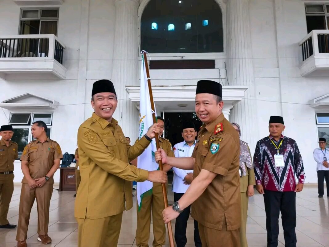 Lepas 10 Kafilah MTQ ke Seluma, Bupati Zurdi Nata: Harumkan Nama Kepahiang di Tingkat Provinsi* Lepas 10 Kafilah MTQ ke Seluma, Bupati Zurdi Nata: Harumkan Nama Kepahiang di Tingkat Provinsi*