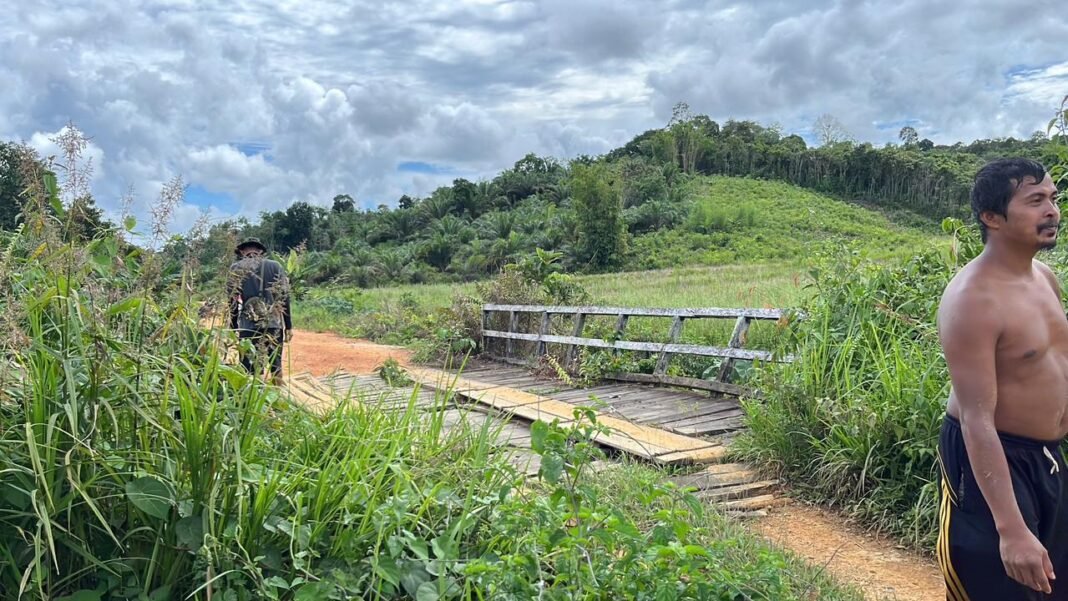 Jembatan di Dusun Tanak Memprihatinkan, Satgas TMMD Ke-128 Kodim 1204/Sanggau Siap Bangun Kembali