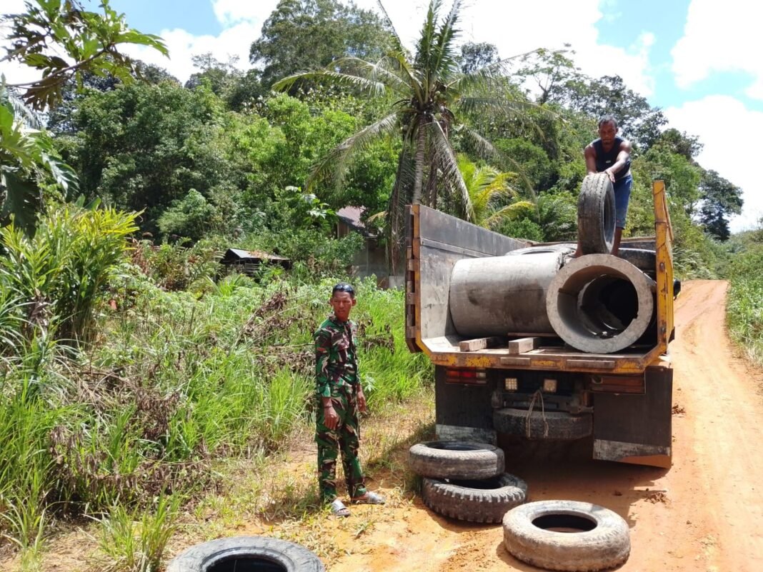 Satgas TMMD Ke-128 Kodim 1204/Sanggau Intensif Distribusikan Material Gorong-Gorong