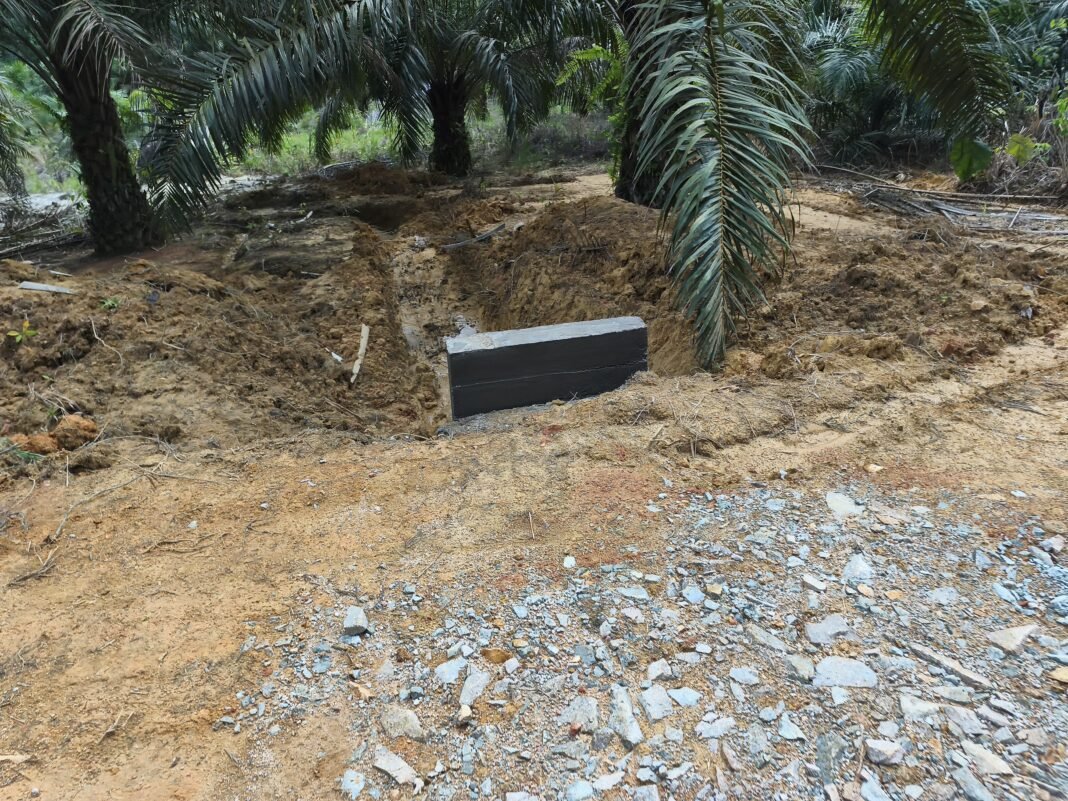 *Pengerjaan Gorong-Gorong TMMD Ke-128 Kodim 1204/Sanggau Rampung 100 Persen* *Pengerjaan Gorong-Gorong TMMD Ke-128 Kodim 1204/Sanggau Rampung 100 Persen*