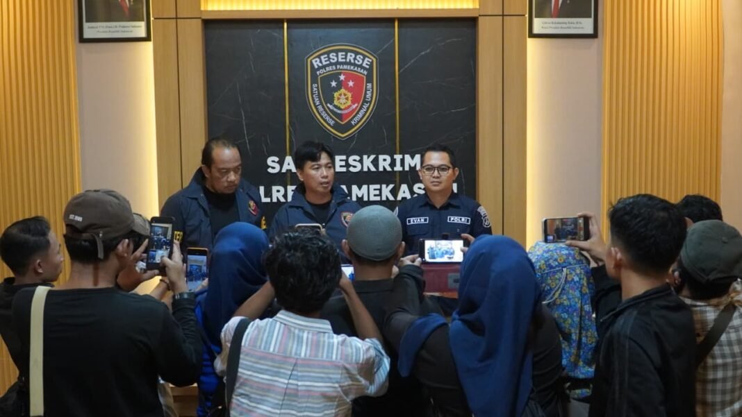 Ungkap Kasus Pencurian Toko Emas “Jakarta”: Satreskrim Polres Pamekasan Gulung Jaringan Copet Lintas Provinsi Ungkap Kasus Pencurian Toko Emas “Jakarta”: Satreskrim Polres Pamekasan Gulung Jaringan Copet Lintas Provinsi