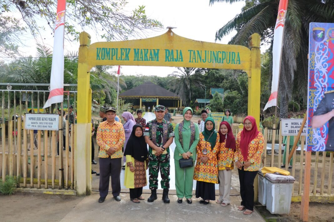 Pangdam XII/Tpr Ziarah ke Makam Raja Tanjungpura di Ketapang Pangdam XII/Tpr Ziarah ke Makam Raja Tanjungpura di Ketapang