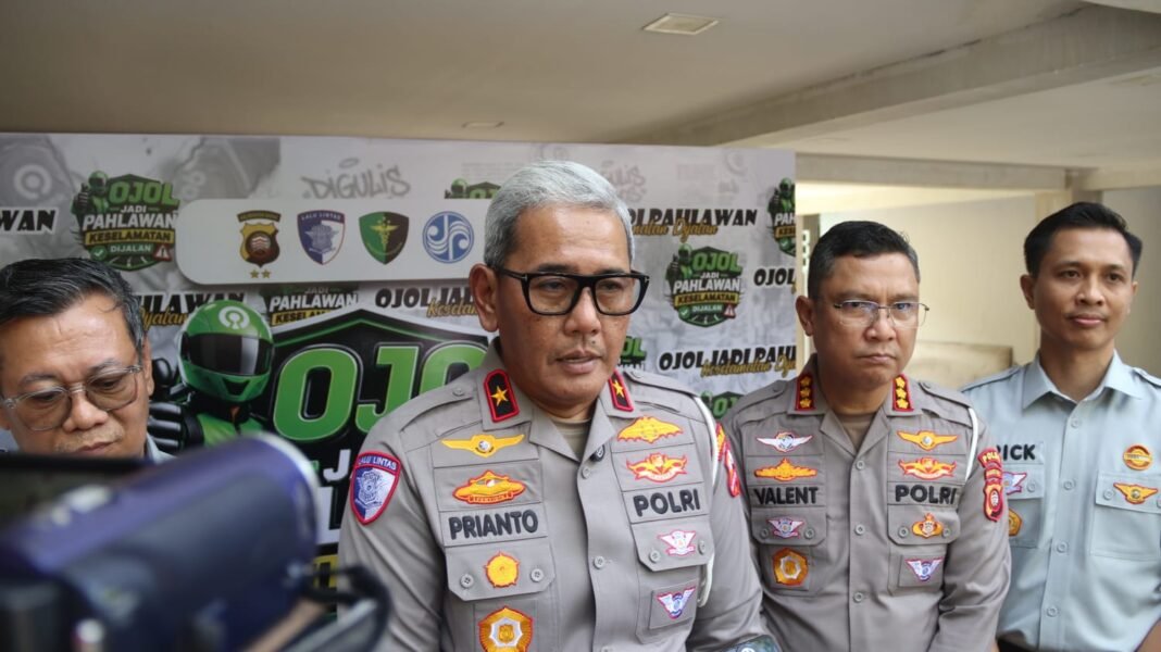 Polda Kalbar Gelar Tatap Muka Ojol Upaya Kamseltibcar Polda Kalbar Gelar Tatap Muka Ojol Upaya Kamseltibcar