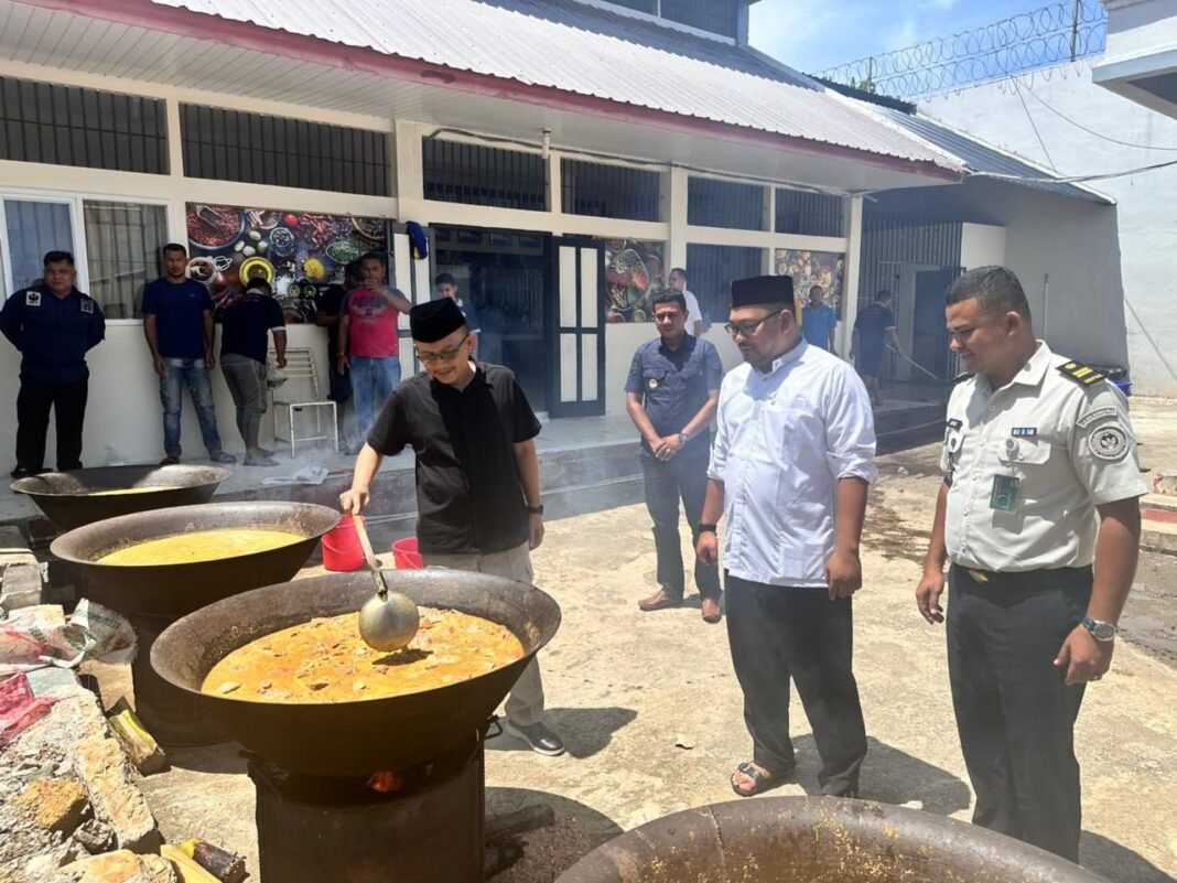 Lebaran Kurban di Balik Jeruji, Kakanwil Ditjenpas Aceh Tinjau Layanan di Lapas dan Rutan Banda Aceh Lebaran Kurban di Balik Jeruji, Kakanwil Ditjenpas Aceh Tinjau Layanan di Lapas dan Rutan Banda Aceh