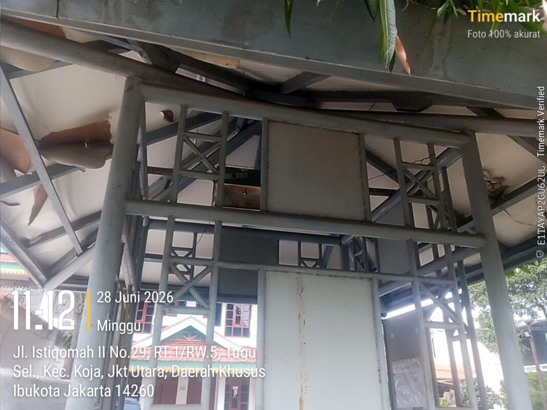 Tumpukan Sampah Puskesmas Tugu Selatan Diduga Langgar Aturan Lingkungan* Tumpukan Sampah Puskesmas Tugu Selatan Diduga Langgar Aturan Lingkungan*