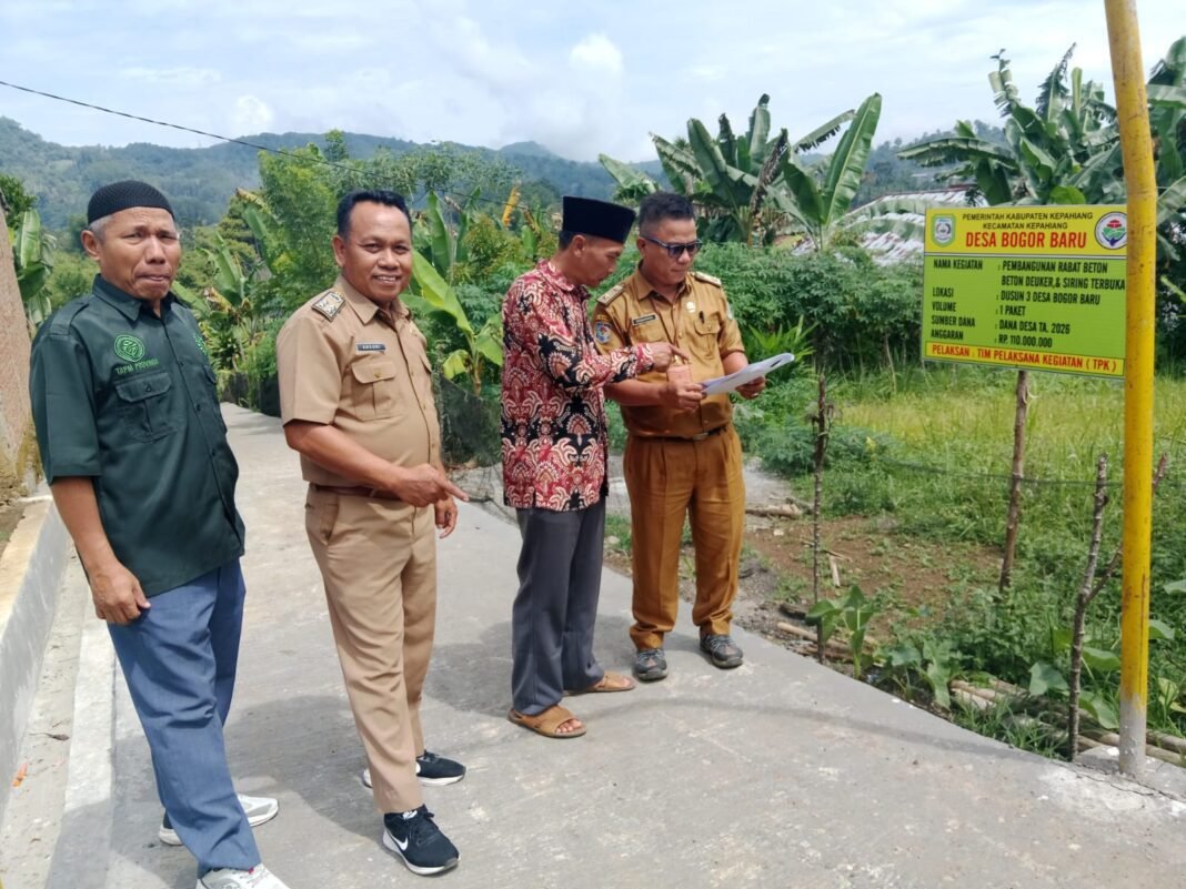 *PJ KADES ANSORI SE BERSAMA TIM MONEV TINJAU PROYEK DD BOGOR BARU RP110 JUTA* *PJ KADES ANSORI SE BERSAMA TIM MONEV TINJAU PROYEK DD BOGOR BARU RP110 JUTA*