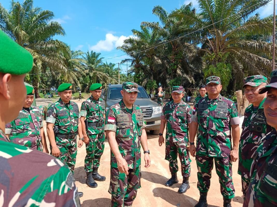 Pangdam XII Ke Marsheling Area Yonif TP 926 Didampingi Dandim 1209 Bengkayang Dalam Rangka Kesiapan Satuan Pangdam XII Ke Marsheling Area Yonif TP 926 Didampingi Dandim 1209 Bengkayang Dalam Rangka Kesiapan Satuan
