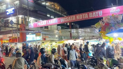Publik Desak Polres Batu Malang Percepat Usut Kasus Dugaan Transaksi Jual Beli Lapak PKL Alun-Alun Kota Batu Publik Desak Polres Batu Malang Percepat Usut Kasus Dugaan Transaksi Jual Beli Lapak PKL Alun-Alun Kota Batu