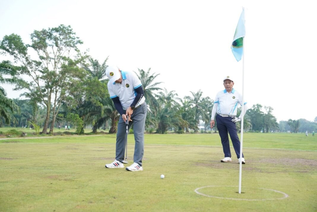 Pangdam XII/Tjp Resmi Buka Turnamen Golf Dilapangan Golf Alam Khatulistiwa Pangdam XII/Tjp Resmi Buka Turnamen Golf Dilapangan Golf Alam Khatulistiwa