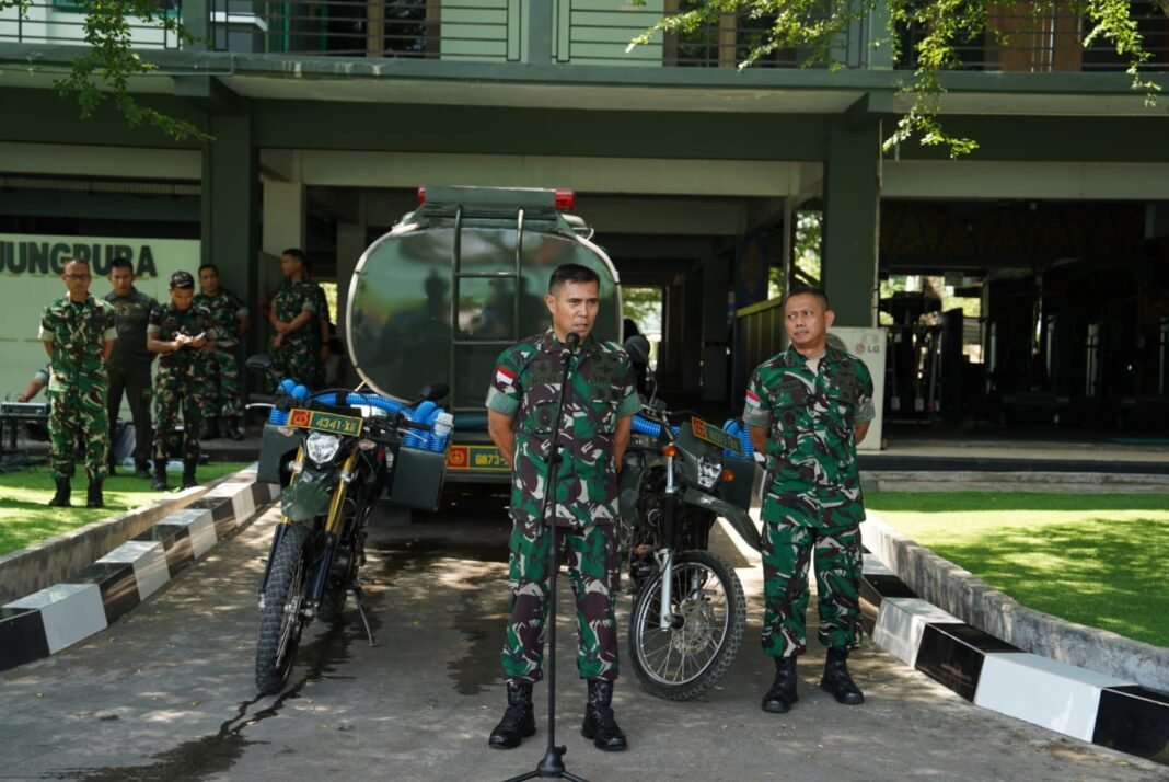 Pangdam XII/Tpr Serahkan Alat Pemadam Modifikasi Sepeda Motor untuk Atasi Karhutla Pangdam XII/Tpr Serahkan Alat Pemadam Modifikasi Sepeda Motor untuk Atasi Karhutla