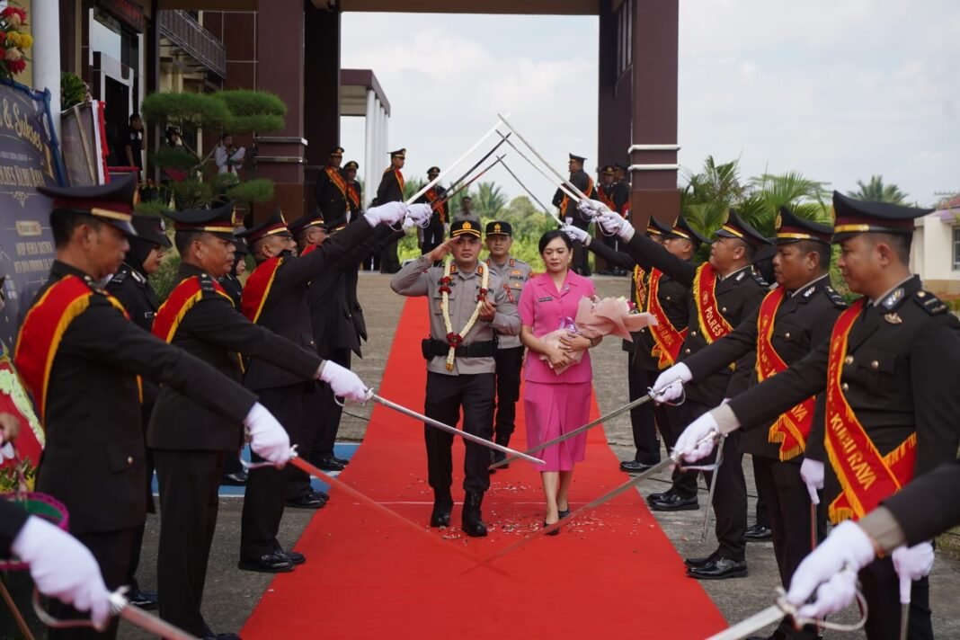 Sertijab Kapolres Kubu Raya Kadek Ary Pamit Sanggau Kapuas Diganti AKBP Rensa S. Aktadivia Sertijab Kapolres Kubu Raya Kadek Ary Pamit Sanggau Kapuas Diganti AKBP Rensa S. Aktadivia