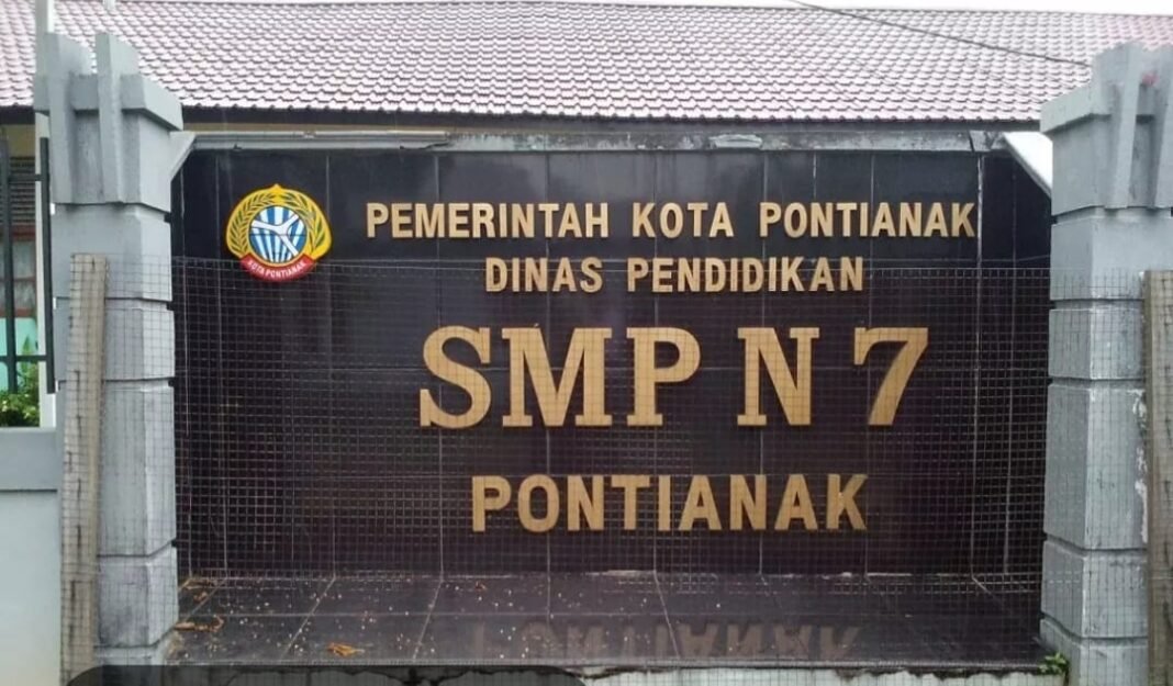 SMPN 7 Pontianak Utus 12 Siswa Terbaik untuk Berlaga di Liga Futsal Santri dan Pelajar 2026 SMPN 7 Pontianak Utus 12 Siswa Terbaik untuk Berlaga di Liga Futsal Santri dan Pelajar 2026