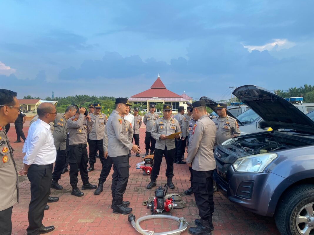 Antisipasi Lonjakan Hotspot, Kapolres Kubu Raya Uji Kelayakan Armada Pemadam Karhutla Antisipasi Lonjakan Hotspot, Kapolres Kubu Raya Uji Kelayakan Armada Pemadam Karhutla