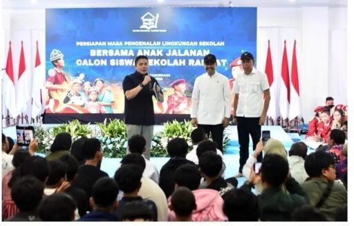 Seskab Teddy Dorong Anak Putus Sekolah Berani Bermimpi Besar di Sekolah Rakyat Tangerang Seskab Teddy Dorong Anak Putus Sekolah Berani Bermimpi Besar di Sekolah Rakyat Tangerang