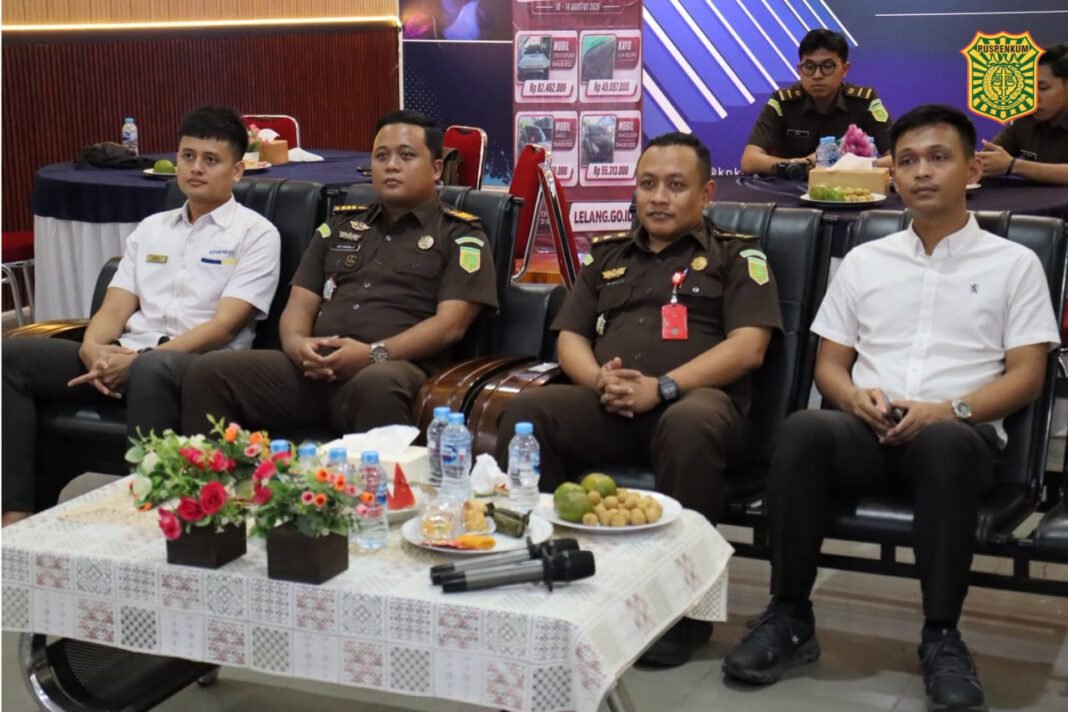 Lelang Serentak Kejaksaan RI Resmi Digelar, Kejati Kalbar Gerak Cepat Pulihkan Aset Negara Lelang Serentak Kejaksaan RI Resmi Digelar, Kejati Kalbar Gerak Cepat Pulihkan Aset Negara