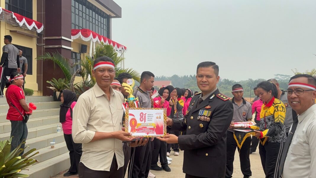 Balap Karung Hingga Joget Balon, Cara Seru Polres Kubu Raya Rayakan HUT ke-81 Kemerdekaan RI Balap Karung Hingga Joget Balon, Cara Seru Polres Kubu Raya Rayakan HUT ke-81 Kemerdekaan RI