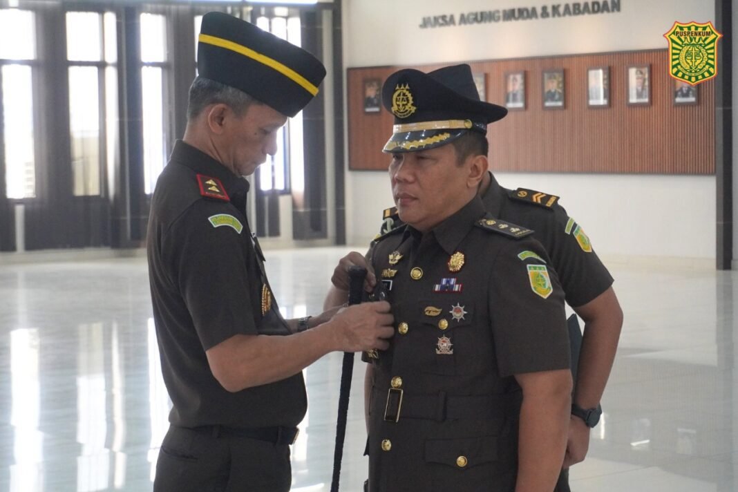 Kepala Kejaksaan Tinggi Kalbar Resmi Melantik Jemmy Novian Tirayudi, SH, MH.,M.Si Sebagai Aspidsus Kepala Kejaksaan Tinggi Kalbar Resmi Melantik Jemmy Novian Tirayudi, SH, MH.,M.Si Sebagai Aspidsus