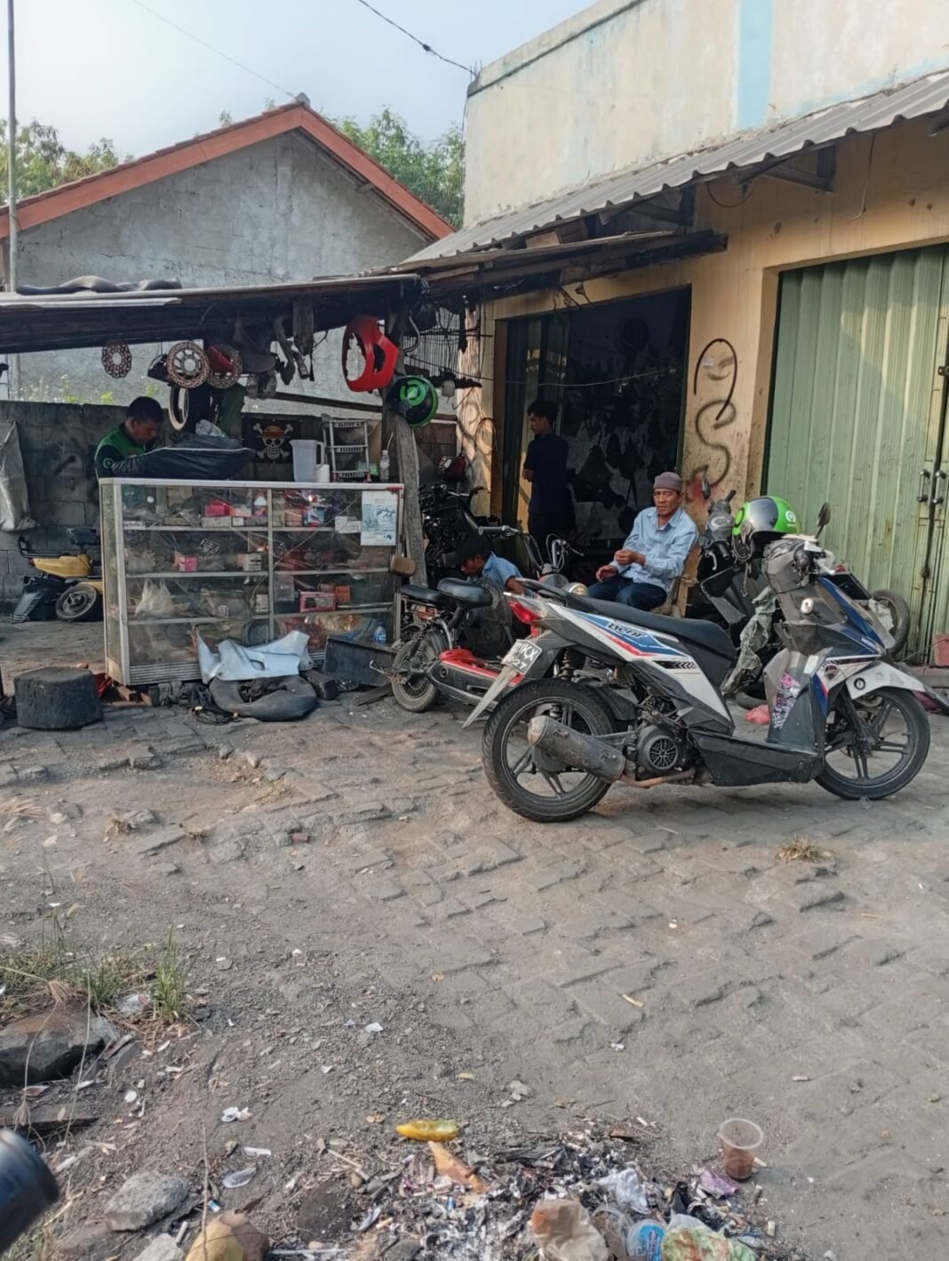 Dugaan peredaran obat keras Tramadol & Eximer di bengkel motor,RT 07/02, Desa Kedung Dalem,Mauk,Tangerang Dugaan peredaran obat keras Tramadol & Eximer di bengkel motor,RT 07/02, Desa Kedung Dalem,Mauk,Tangerang