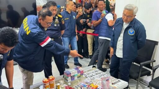 KEPALA BNN RI BERI KULIAH UMUM DI AULA JAYANG TINGANG, PERKUAT KOMITMEN GENERASI MUDA PERANGI NARKOBA KEPALA BNN RI BERI KULIAH UMUM DI AULA JAYANG TINGANG, PERKUAT KOMITMEN GENERASI MUDA PERANGI NARKOBA