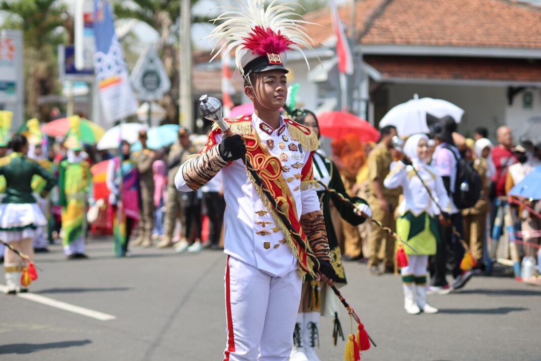 30 Kontingen Penuh Kreativitas Meriahkan Karnaval SD/SMP/SMA Tingkat Kabupaten Purworejo 30 Kontingen Penuh Kreativitas Meriahkan Karnaval SD/SMP/SMA Tingkat Kabupaten Purworejo