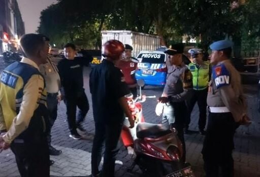 JJOS Patroli Cipta Kondisi Polres Pelabuhan Tg. Priok Kamtibmas, Periksa Kendaraan Imbau Pengemudi Trailer JJOS Patroli Cipta Kondisi Polres Pelabuhan Tg. Priok Kamtibmas, Periksa Kendaraan Imbau Pengemudi Trailer