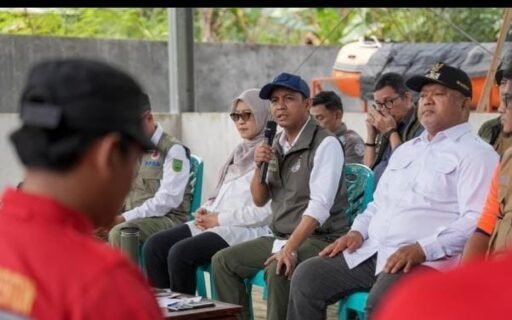 Kejar Awan Hujan Malam, Menhut Raja Antoni Minta Bandara Berau Tetap Buka Kejar Awan Hujan Malam, Menhut Raja Antoni Minta Bandara Berau Tetap Buka