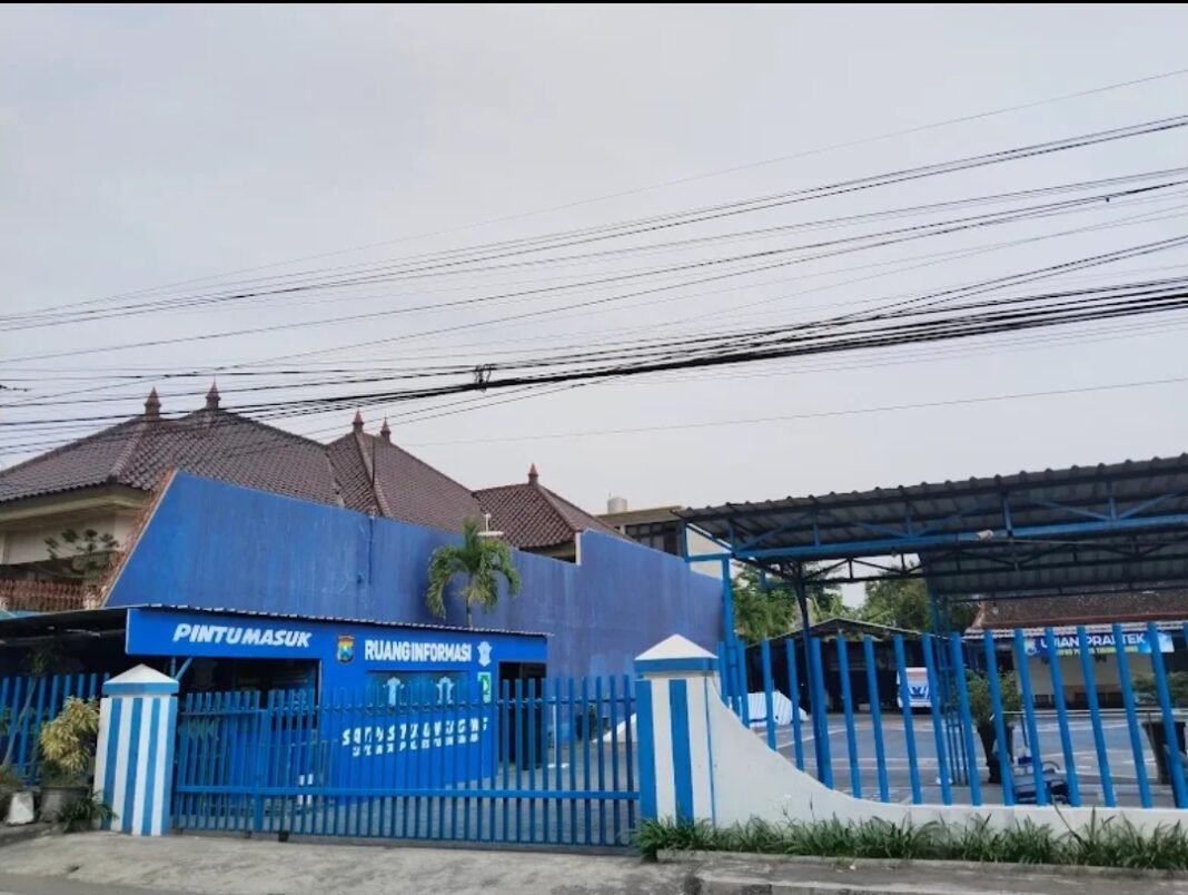 Pengurusan mengemudi SIM Disatpas polres tulungagung kadang Dikeluhkan masih adanya praktik Percaloan Pengurusan mengemudi SIM Disatpas polres tulungagung kadang Dikeluhkan masih adanya praktik Percaloan