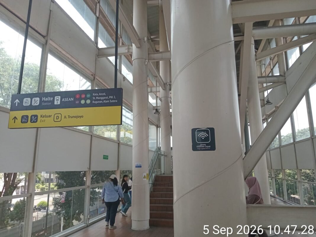 WiFi Terpampang, Tapi Tak Berfungsi? Halte ASEAN Dipertanyakan, Sekadar Asesoris atau Bentuk Akuntabilitas? WiFi Terpampang, Tapi Tak Berfungsi? Halte ASEAN Dipertanyakan, Sekadar Asesoris atau Bentuk Akuntabilitas?