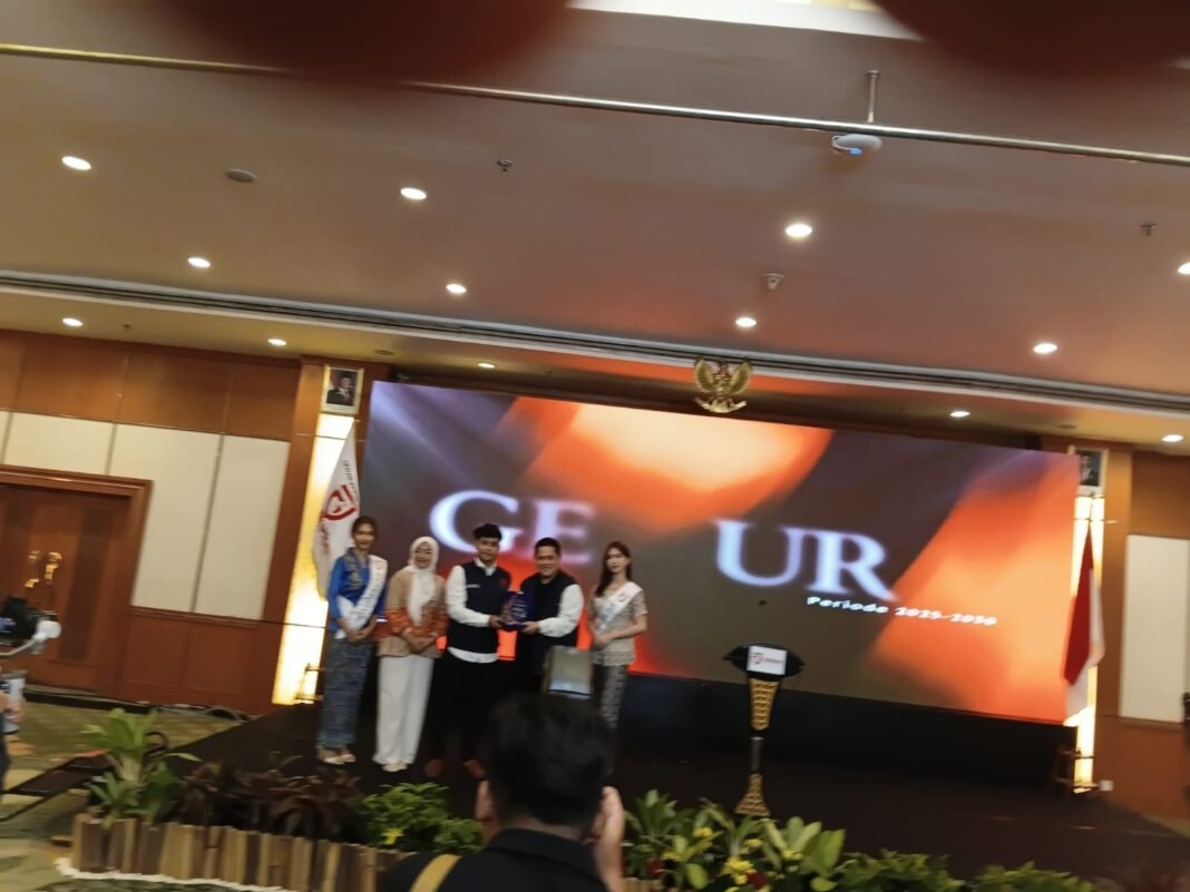 Pelantikan dan Rakernas DPP GEMURA Tegaskan Peran Pemuda Menuju Indonesia Emas 2045 Pelantikan dan Rakernas DPP GEMURA Tegaskan Peran Pemuda Menuju Indonesia Emas 2045