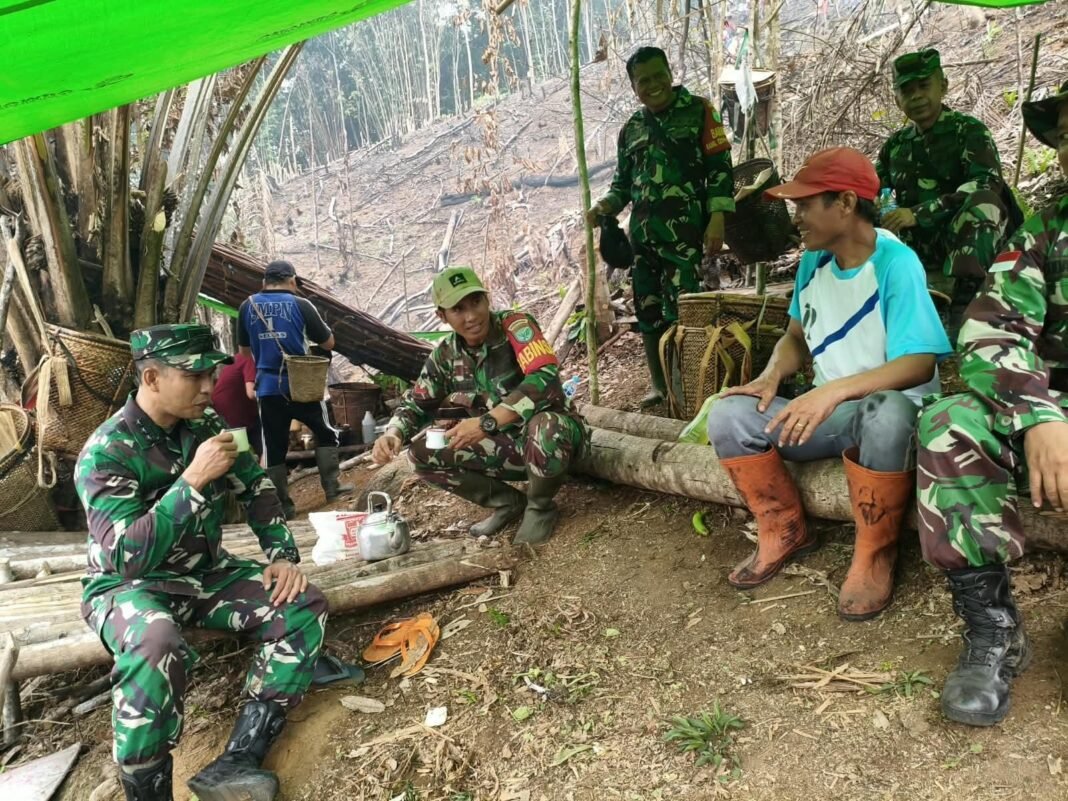 Cegah Karhutla, Mabes TNI Perkuat Edukasi dan Sinergi Bersama Masyarakat Sekadau Cegah Karhutla, Mabes TNI Perkuat Edukasi dan Sinergi Bersama Masyarakat Sekadau