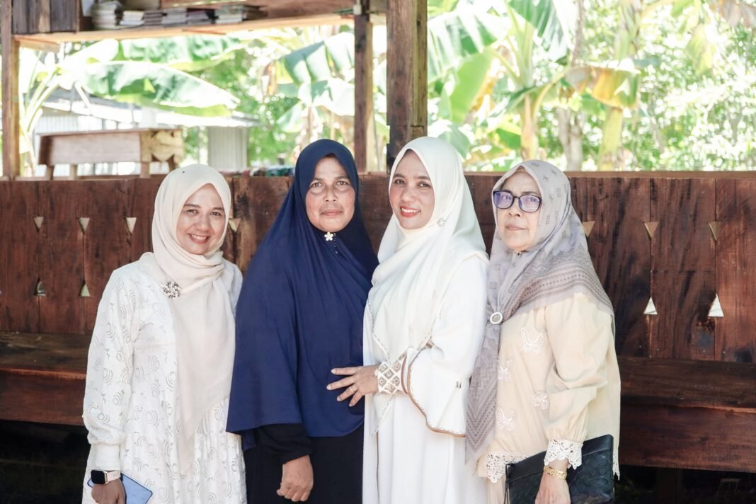 Ketua BKMT Aceh Timur Bangun Satu Unit Balai Pengajian kepada Ummi Nurjannah. Ketua BKMT Aceh Timur Bangun Satu Unit Balai Pengajian kepada Ummi Nurjannah.