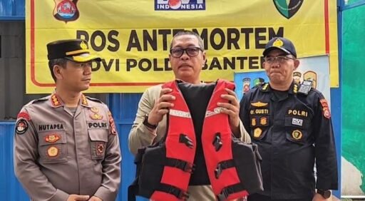 Update SAR GAK, Pemilik Kapal Pastikan Life Jacket yang Ditemukan Bukan Milik Kapal yang Hilang Contact Update SAR GAK, Pemilik Kapal Pastikan Life Jacket yang Ditemukan Bukan Milik Kapal yang Hilang Contact