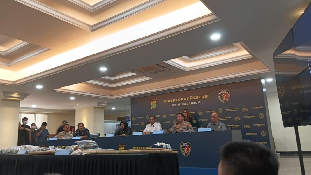 Hasil Ekshumasi Satrimo Menunggu Uji Puslabfor, Penyidik Pastikan Pemeriksaan Dilakukan Secara Ilmiah Hasil Ekshumasi Satrimo Menunggu Uji Puslabfor, Penyidik Pastikan Pemeriksaan Dilakukan Secara Ilmiah
