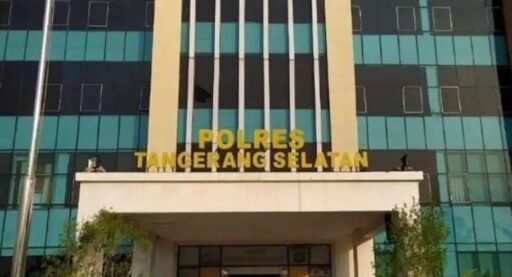 Polres Tangerangmenyelidikidugaan,pemalsuan mata uang senilai 340.000 dolar Singapura.mencapaiRp4,7 miliar. Polres Tangerangmenyelidikidugaan,pemalsuan mata uang senilai 340.000 dolar Singapura.mencapaiRp4,7 miliar.