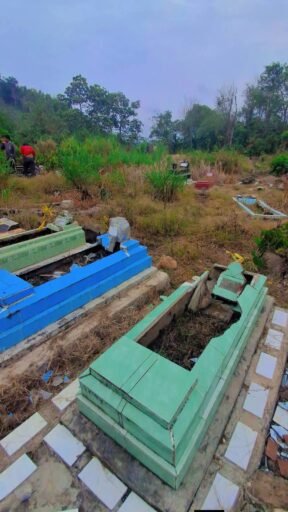 TPU Desa Embong Ijuk Rusak, Warga Pertanyakan Penyebab dan Pihak yang Bertanggung Jawab TPU Desa Embong Ijuk Rusak, Warga Pertanyakan Penyebab dan Pihak yang Bertanggung Jawab