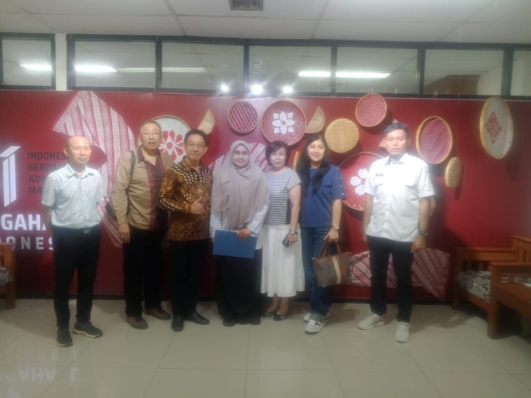 Warga Sacna Nusantara Audiensi ke Sudin Pertamanan, Tolak Pembangunan Atap Auning di RTH RW 17 Sunter Agung Warga Sacna Nusantara Audiensi ke Sudin Pertamanan, Tolak Pembangunan Atap Auning di RTH RW 17 Sunter Agung