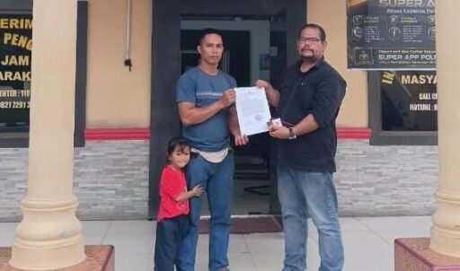 Sari Siregar Resmi Laporkan Sampe Tulus P. manalu ke Polres Labuhanbatu Dugaan Penipuan dan Penggelapan Mobil Sari Siregar Resmi Laporkan Sampe Tulus P. manalu ke Polres Labuhanbatu Dugaan Penipuan dan Penggelapan Mobil