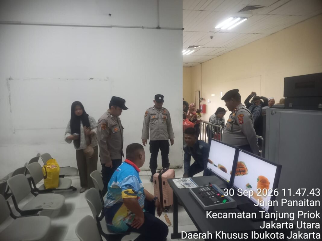 Pelayanan dan Pengamanan Debarkasi KM Bukit Raya di Pelabuhan Tanjung Priok Berlangsung Aman dan Lancar Pelayanan dan Pengamanan Debarkasi KM Bukit Raya di Pelabuhan Tanjung Priok Berlangsung Aman dan Lancar