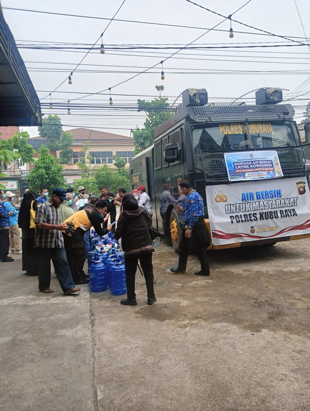 Pemerintah Kubu Raya Masih Berlanjut Menyalurkan Air Wilayah Kubu Raya Pemerintah Kubu Raya Masih Berlanjut Menyalurkan Air Wilayah Kubu Raya