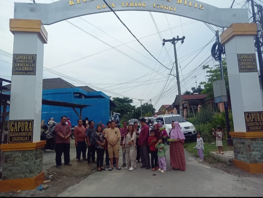 TOKOH MASYARAKAT THIONGHOA “ACAI SEMBADA” RESMIKAN PEMBANGUNAN GAPURA DI KELURAHAN DAMAR SARI. TOKOH MASYARAKAT THIONGHOA “ACAI SEMBADA” RESMIKAN PEMBANGUNAN GAPURA DI KELURAHAN DAMAR SARI.