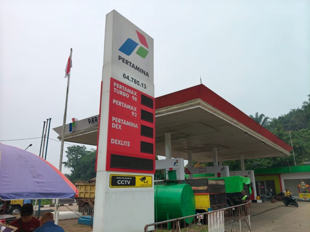 Warga Apresiasi Petugas SPBU 64.785.13 Simpang Tanjung, Penyaluran BBM Tepat Sasaran dan Kondusif Warga Apresiasi Petugas SPBU 64.785.13 Simpang Tanjung, Penyaluran BBM Tepat Sasaran dan Kondusif