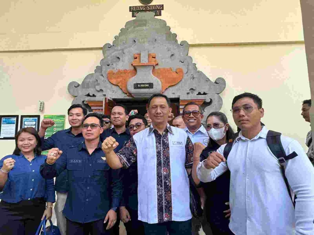 Hakim Tunggal Mengabulkan Permohonan Kuasa Hukum Untuk Menghadirkan Mantan Kakanwil BPN Bali Made Daging Hakim Tunggal Mengabulkan Permohonan Kuasa Hukum Untuk Menghadirkan Mantan Kakanwil BPN Bali Made Daging