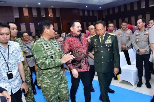 Panglima TNI Hadiri Acara Pisah Sambut Kapolri Panglima TNI Hadiri Acara Pisah Sambut Kapolri