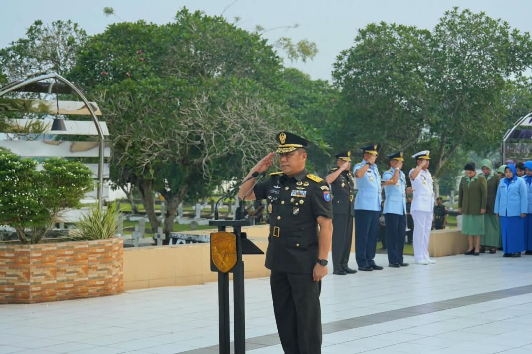 Kodam XII/Tjp Menggelar Ziarah di Taman Makam Pahlawan Dharma Patria Jaya Kodam XII/Tjp Menggelar Ziarah di Taman Makam Pahlawan Dharma Patria Jaya