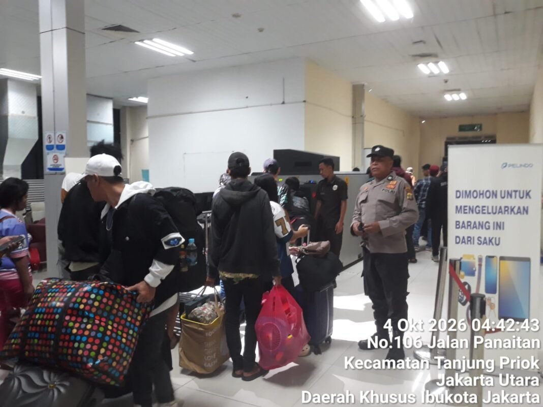 Pengamanan dan Pelayanan Debarkasi KM Kelud dari Batam Berjalan Aman, 554 Penumpang Tiba di Tanjung Priok Pengamanan dan Pelayanan Debarkasi KM Kelud dari Batam Berjalan Aman, 554 Penumpang Tiba di Tanjung Priok