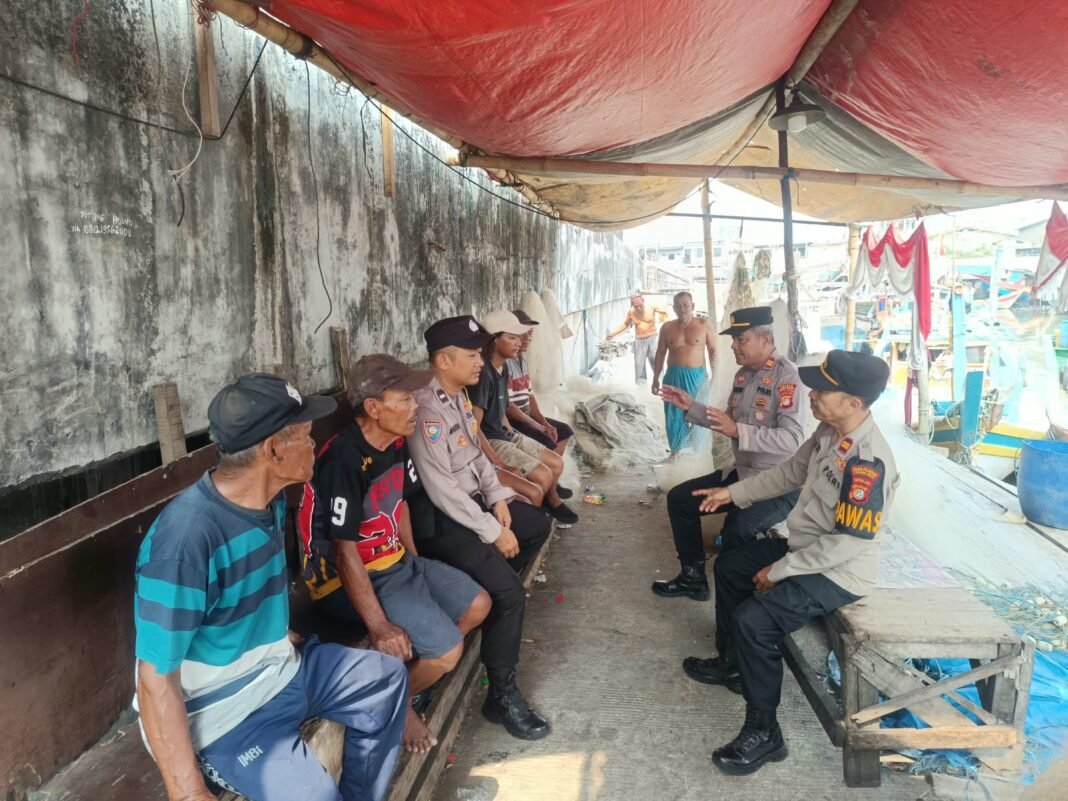 Polsek Kawasan Kalibaru Gelar “Jaga Jakarta On The Spot”, Ajak Nelayan Jaga Kamtibmas dan Keselamatan Melaut Polsek Kawasan Kalibaru Gelar “Jaga Jakarta On The Spot”, Ajak Nelayan Jaga Kamtibmas dan Keselamatan Melaut
