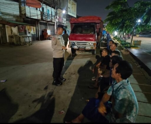 Bhabinkamtibmas Sambangi Masyarakat Pelabuhan Kalibaru, Imbau Waspada Kamtibmas dan Bahaya Kebakaran Bhabinkamtibmas Sambangi Masyarakat Pelabuhan Kalibaru, Imbau Waspada Kamtibmas dan Bahaya Kebakaran
