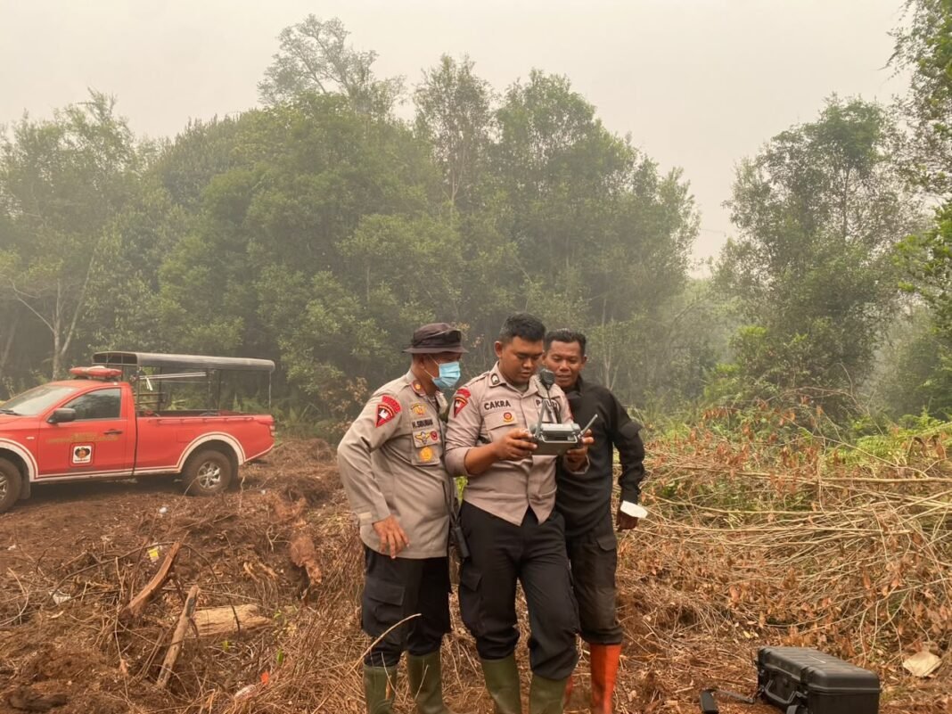 Satgas Karhutla Satbrimob Polda Kalteng Terus Lakukan Pembasahan di Tanjung Taruna Satgas Karhutla Satbrimob Polda Kalteng Terus Lakukan Pembasahan di Tanjung Taruna