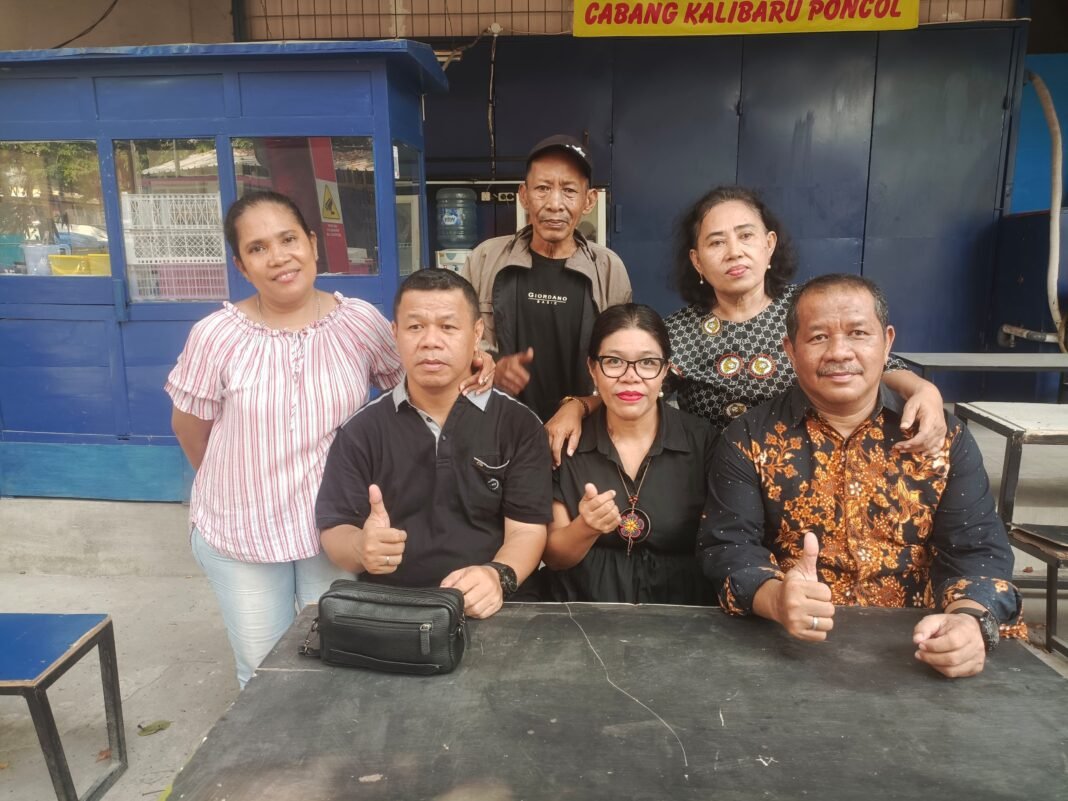 AhliWaris DETJE ALVI Adriana MULLER CS Akui Diusir Saat Bersihkan Lahan, Kanit HardaDipertanyakan Surat Tugas AhliWaris DETJE ALVI Adriana MULLER CS Akui Diusir Saat Bersihkan Lahan, Kanit HardaDipertanyakan Surat Tugas